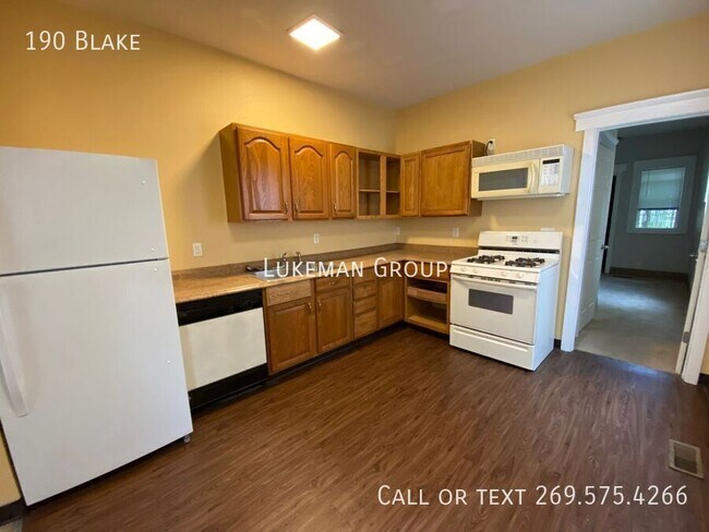 Primary Photo - 190 Blake-