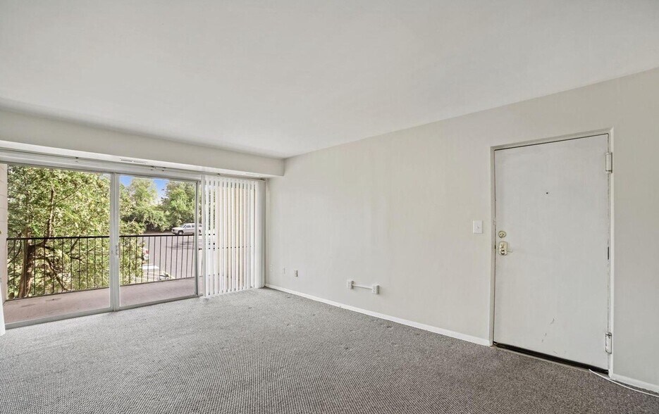 Building Photo - 7700 Arehart Dr