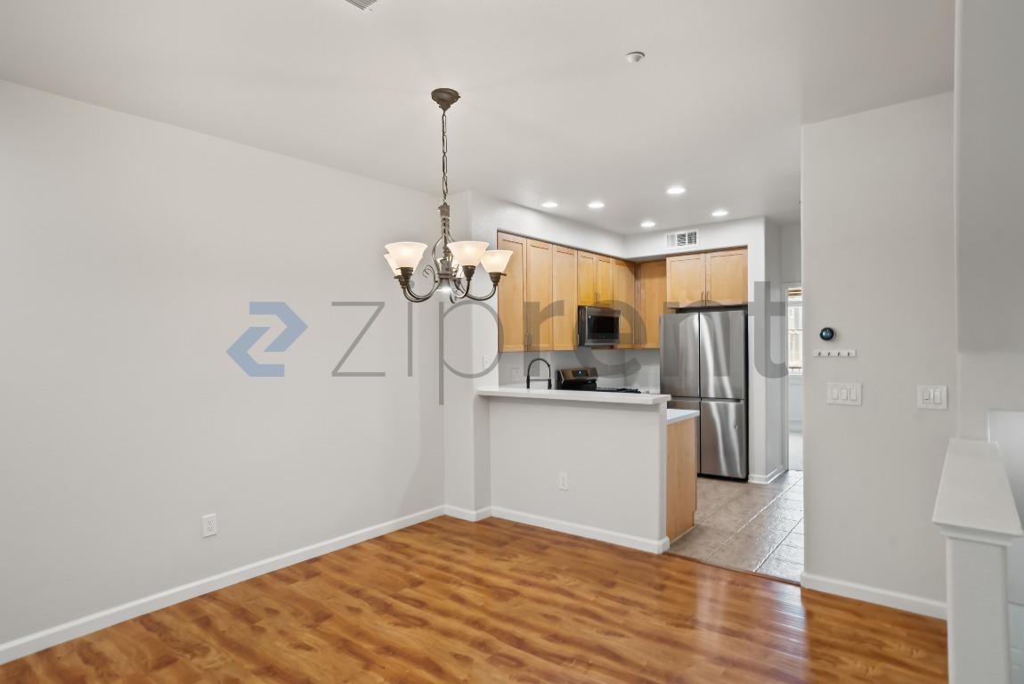 Building Photo - 722 Kingsford Way