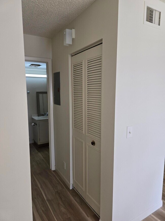 Building Photo - 1108 Green Pine Blvd