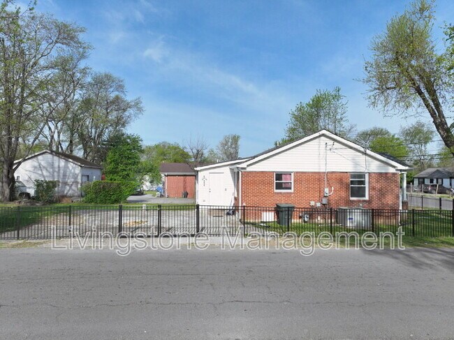 Building Photo - 501 Small St