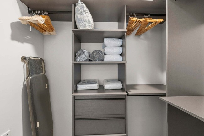 Building Photo - 11 NE 6th St