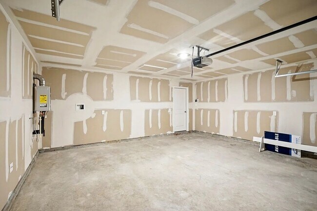 Building Photo - 704 Edgehurst Dr