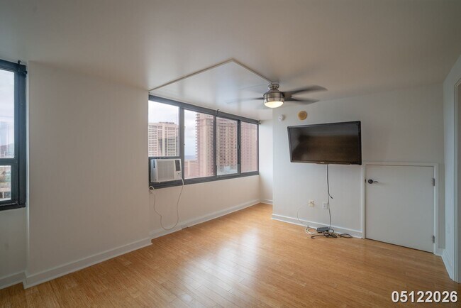 Building Photo - The Windsor, 1bd, 1.5ba, 1prking, Must See, Avail today!