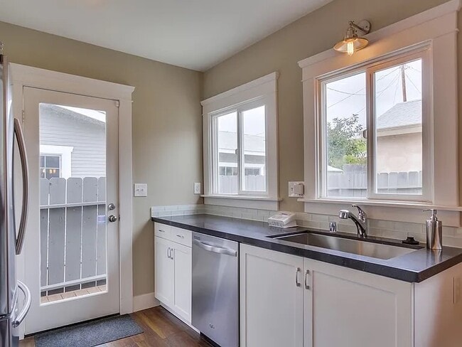 Building Photo - 4004 Arizona St