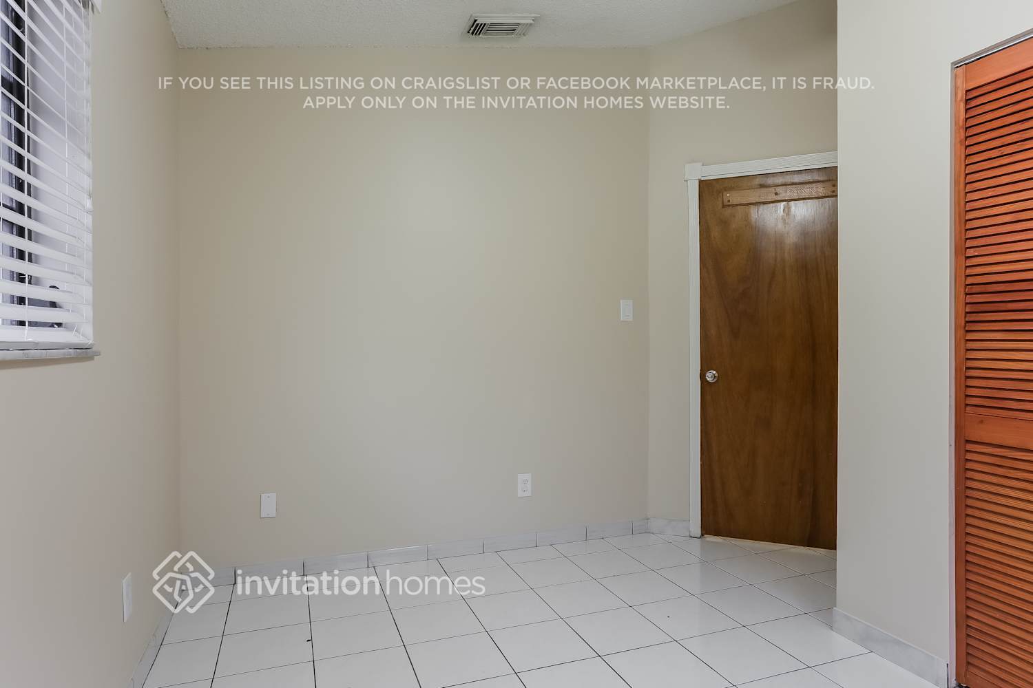 Building Photo - 2522 W 72nd St