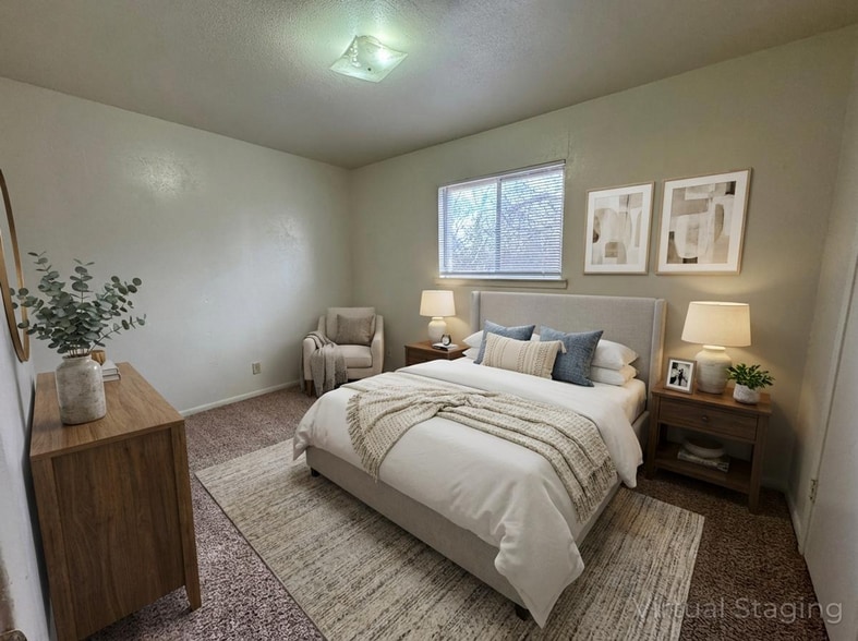 Building Photo - 228 Hold St