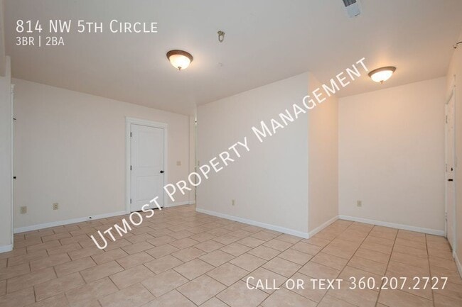 Building Photo - 814 NW 5th Cir