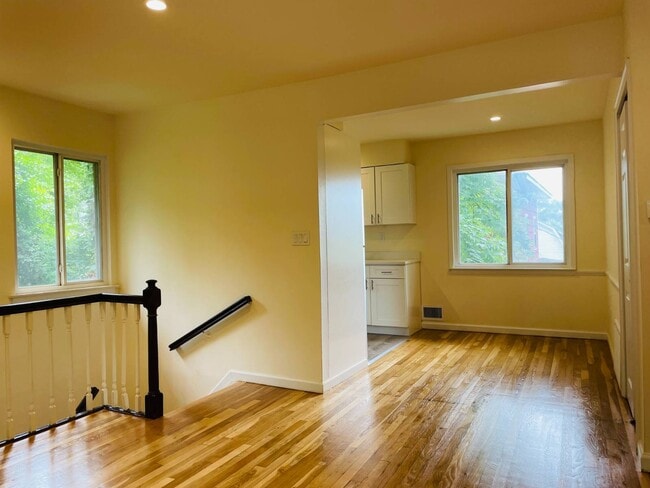 Building Photo - 26 Elm Ave