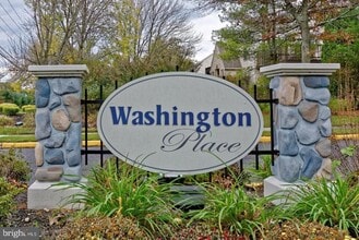Building Photo - 2 Harrogate Ct