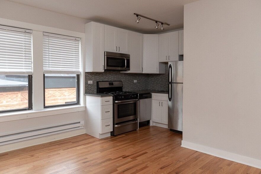 Building Photo - 2402 N Kedzie