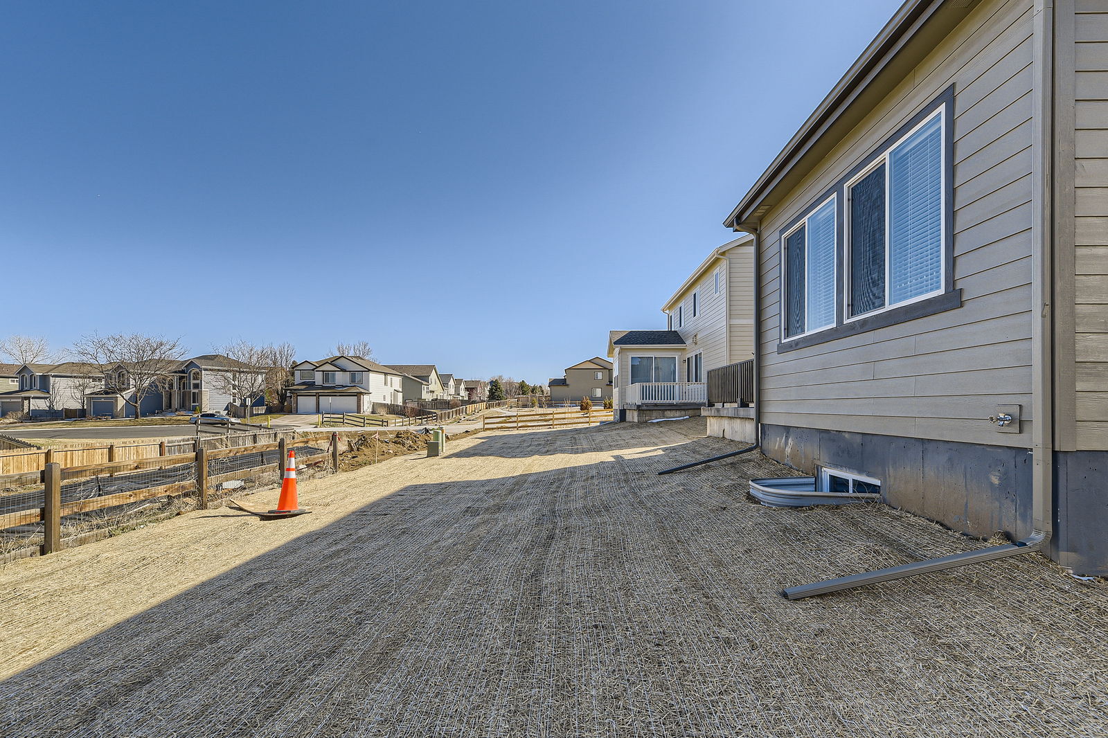 Building Photo - 10856 Hayloft St