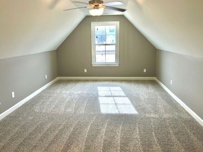 Building Photo - 5 Bedroom 3 Bath Home Availalbe In Oakland