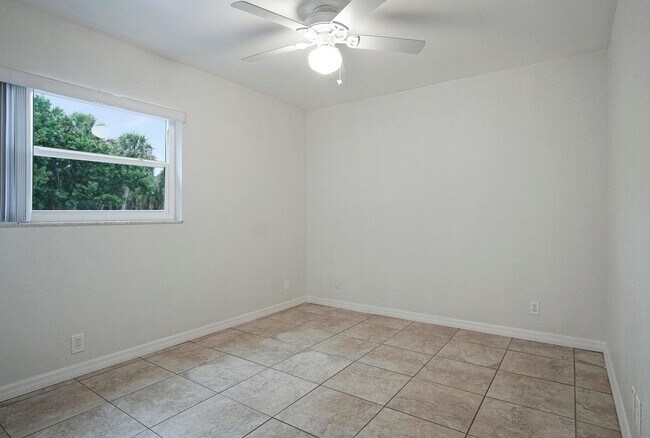 Building Photo - 2134 NE Pelican Terrace