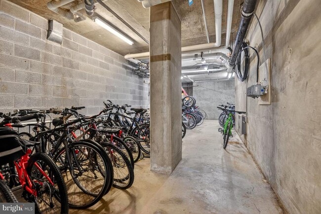 Building Photo - 1808 Old Meadow Rd