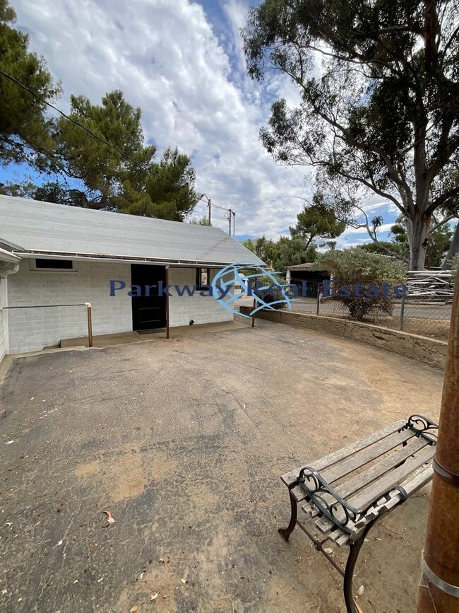 Building Photo - Charming 3 Bedroom House in East Alpine
