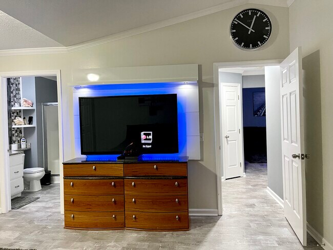 Master Bedroom - 3031 Poplar Creek Dr SE