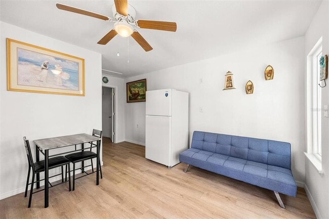 Building Photo - 8825 Oak St