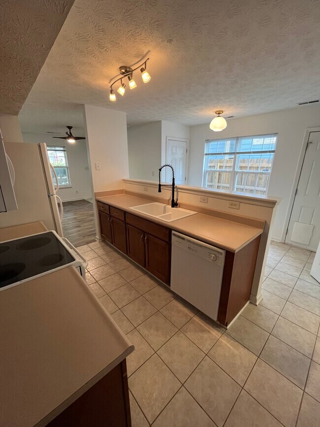 Building Photo - 1414 E New York St