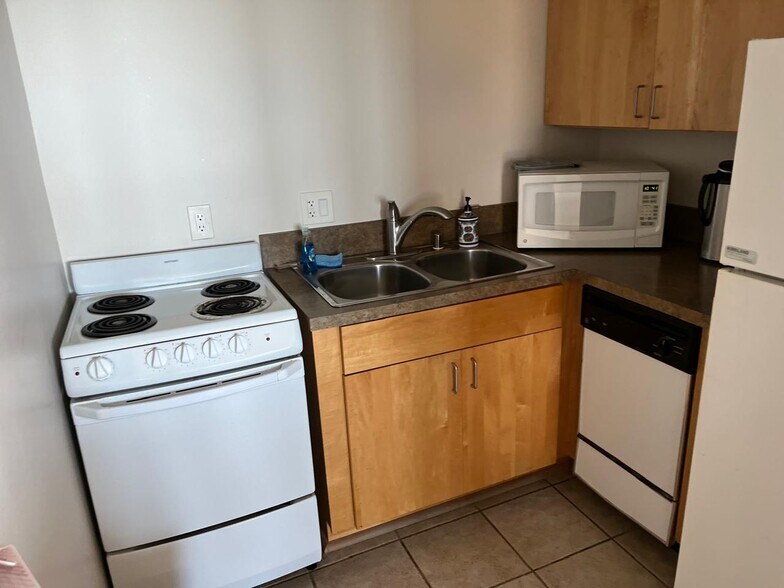 Building Photo - 245 S Helix Ave