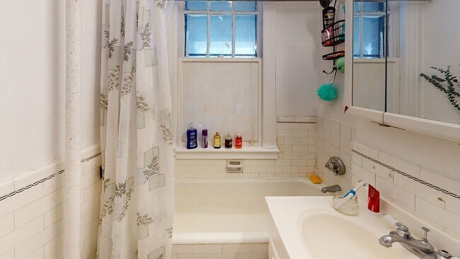 Building Photo - 24 Sidlaw Rd