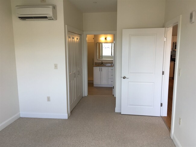 Building Photo - 875 Elm St