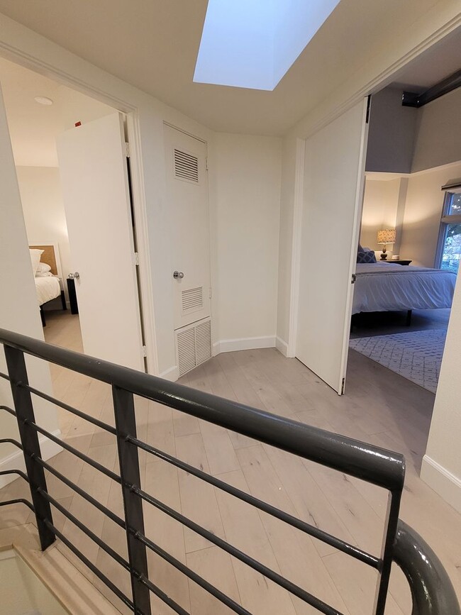 Building Photo - Charming Condo with Two Patios! Steps to t...