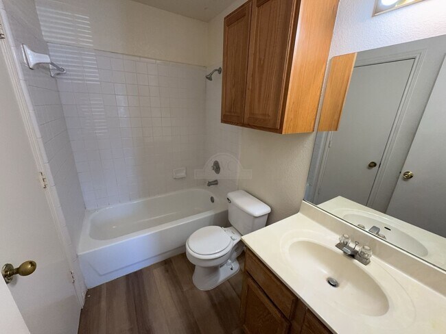 Building Photo - 1709 Spring Rose Cir