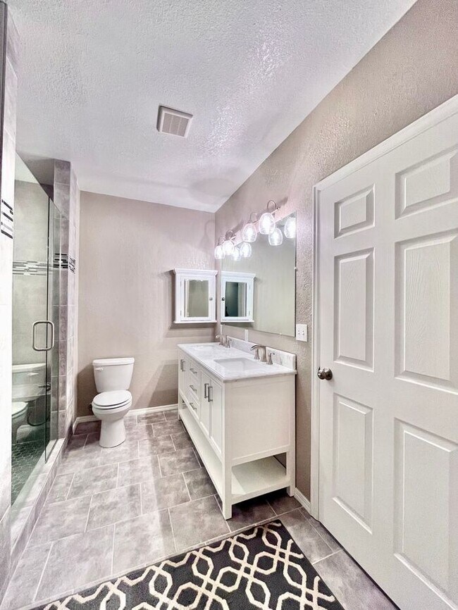 Building Photo - Charming Two-Story Home for Rent in the De...