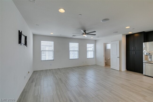 Building Photo - 9050 W Tropicana Ave