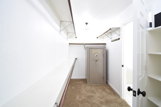 Building Photo - 34 S Rambling Ridge Pl
