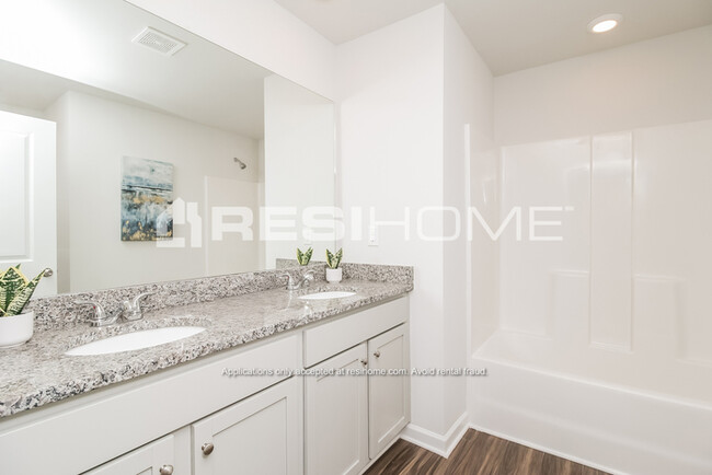 Building Photo - 475 Oakwood Dr NW