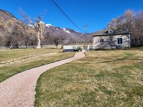 Building Photo - 1406 S Bartholomew Canyon Dr