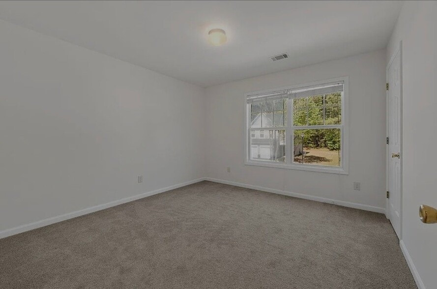 Building Photo - 2734 Winslow Ridge Dr NE