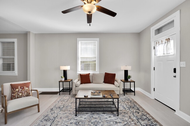 Building Photo - 2602 Riverside Dr