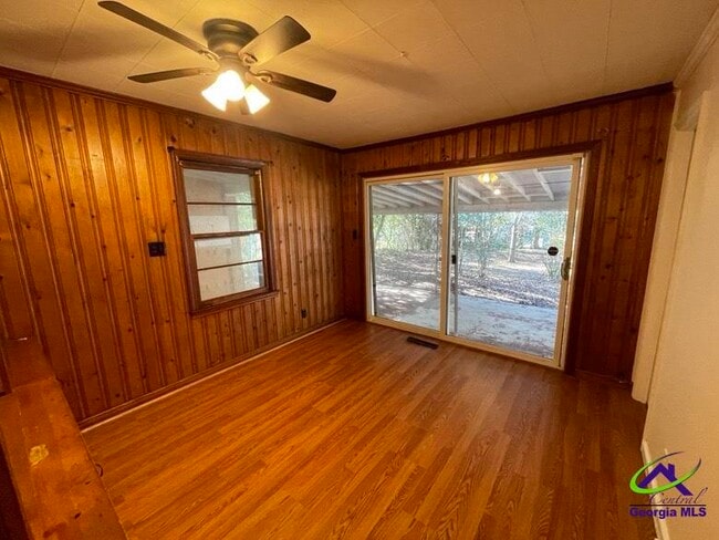 Building Photo - 107 Springdale Dr