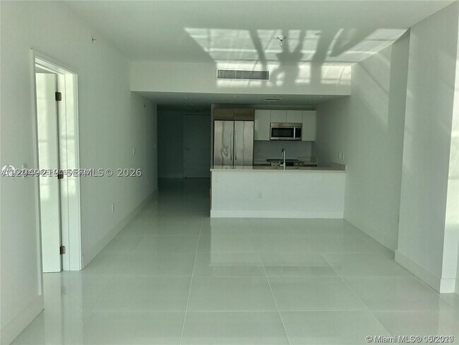 Building Photo - 9940 W Bay Harbor Dr