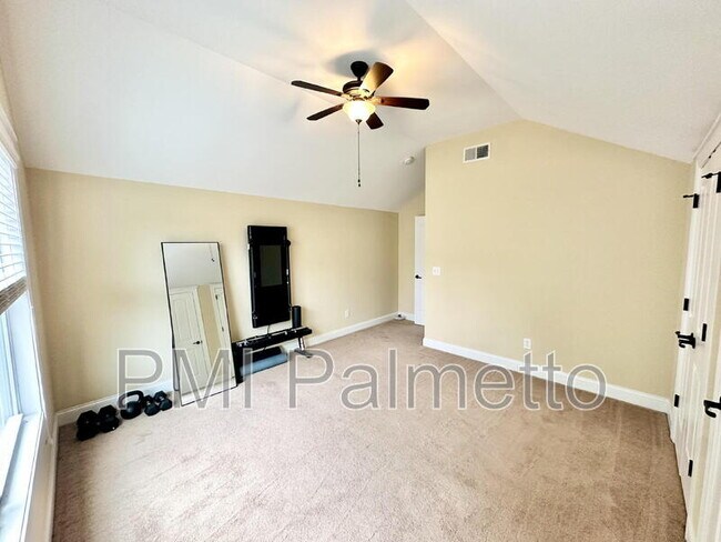 Building Photo - 121 Park Ridge Way