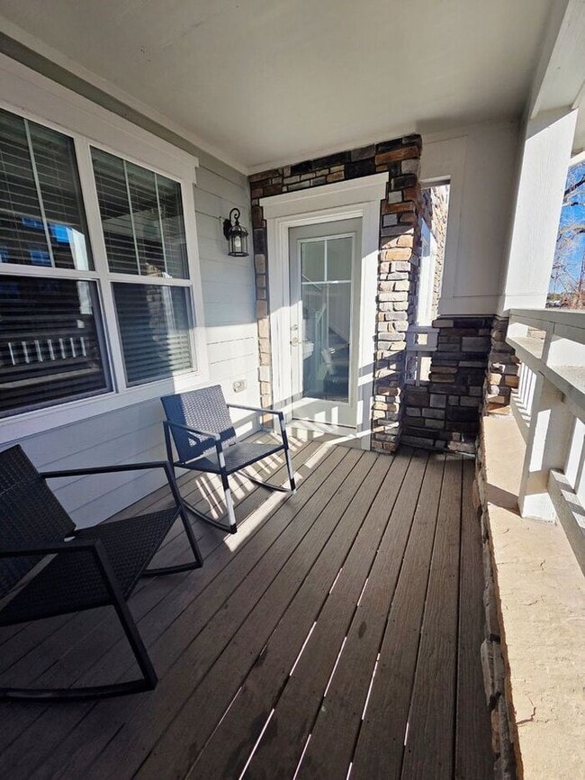 Building Photo - Charming, Spacious Townhome in a Prime Location | Move In Today & Save 50% on First Month