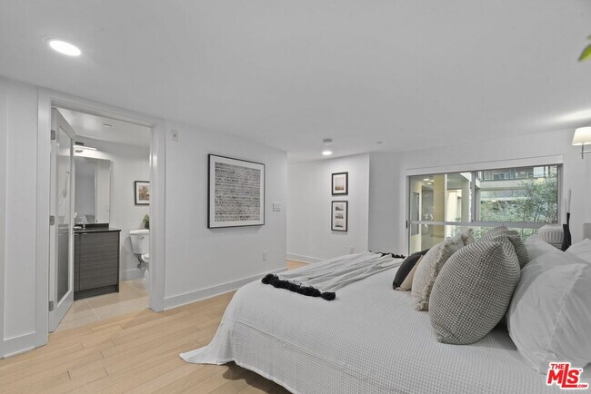 Building Photo - 600 Ridgeley Dr