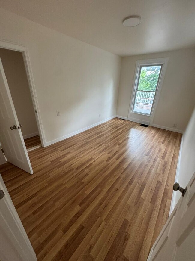 Building Photo - West 2nd Street Duplex