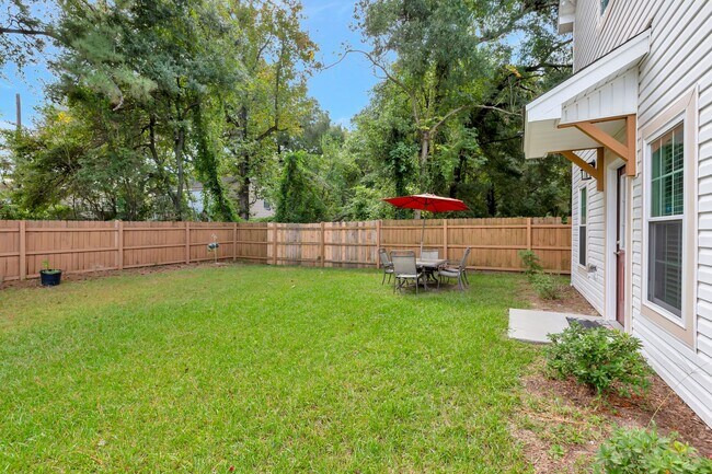 Building Photo - Spacious 4-Bedroom Charleston Home Loaded ...