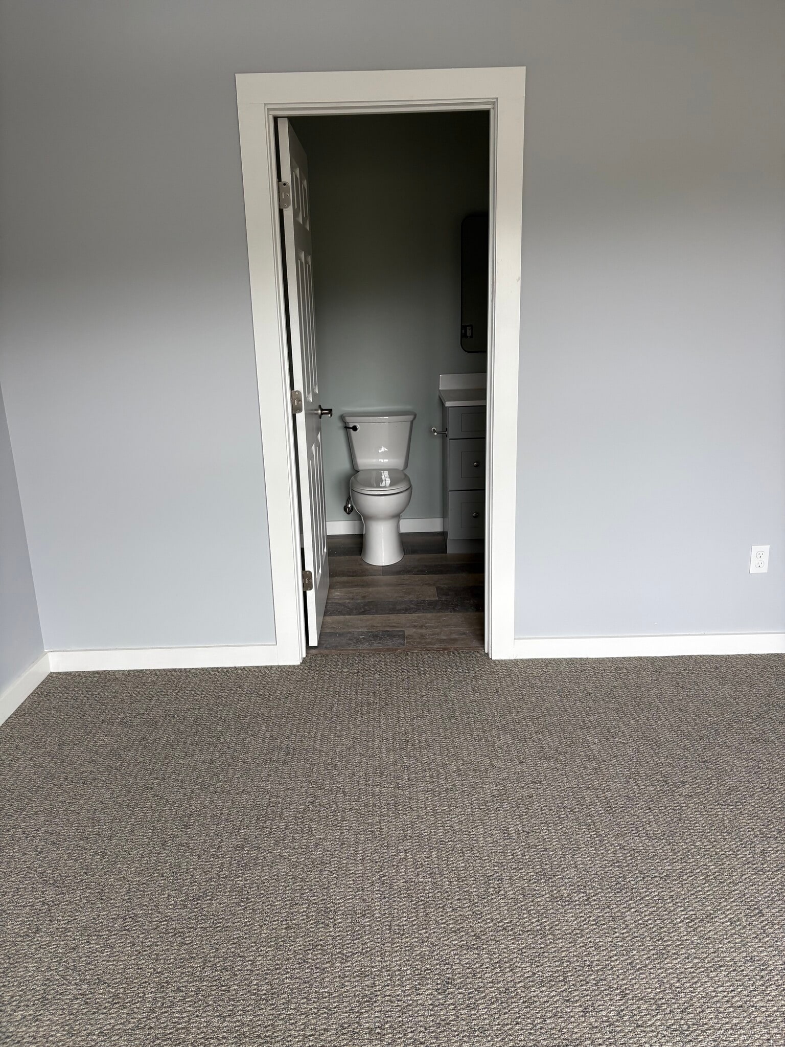 Building Photo - 867 Upper Pleasant Valley Rd