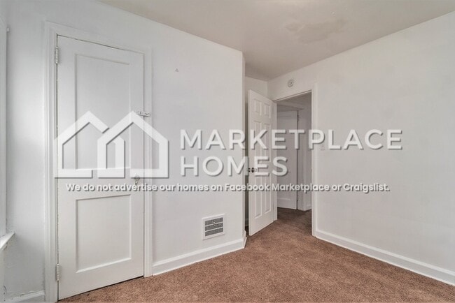 Building Photo - 15411 Mansfield St