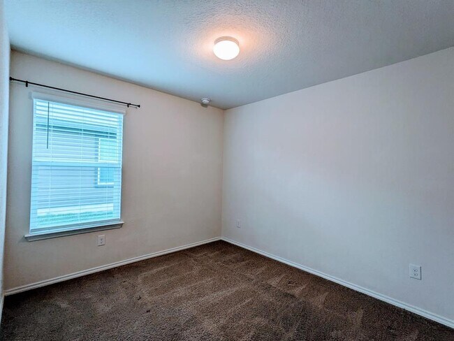 Building Photo - 121 Dylan Dr