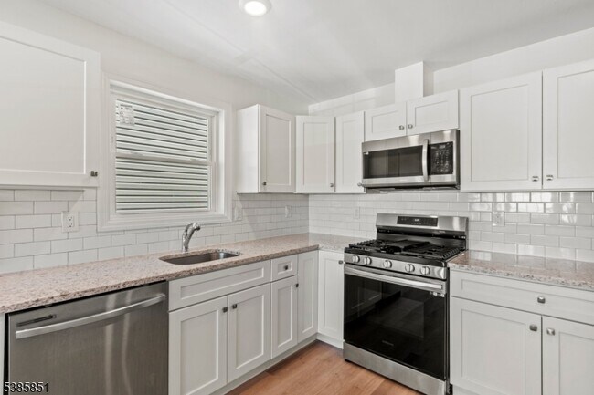 Building Photo - 142 N 15th St