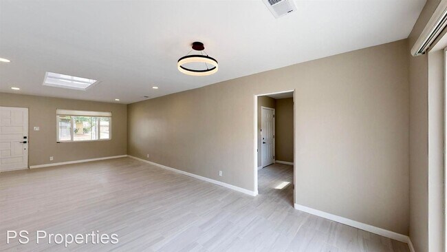 Building Photo - 3 br, 1.5 bath House - 2008 Vermont St NE ...