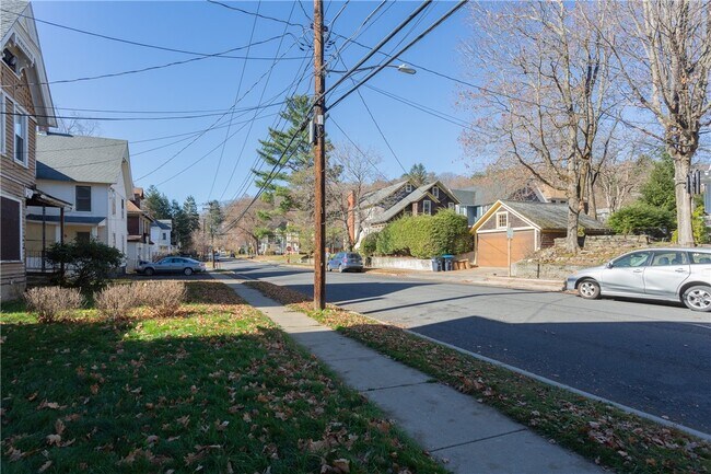 Building Photo - 40 Cedar St