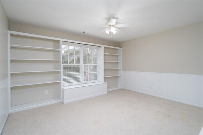 Building Photo - 174 Ennisbrook Dr SE
