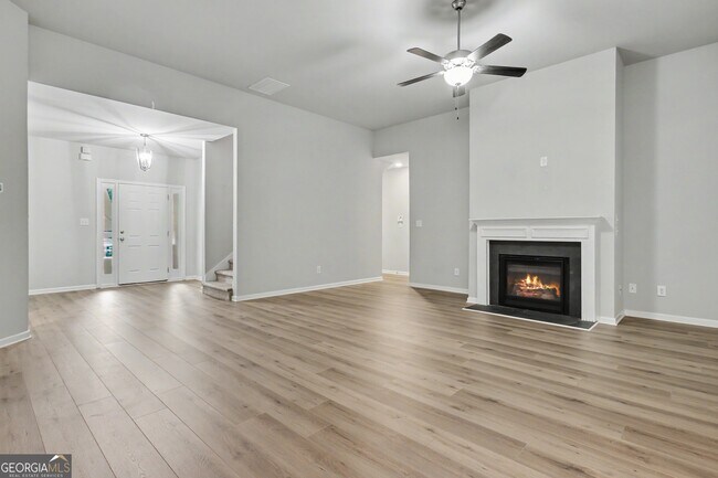 Building Photo - 270 S Ridge